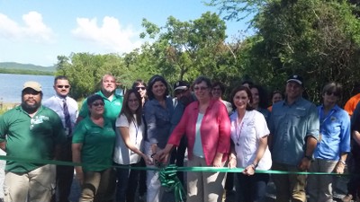 Inauguran camino en bahía Puerto Mosquito Vieques