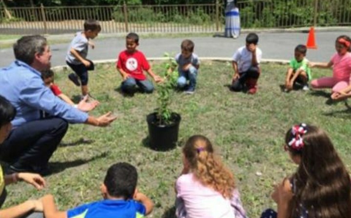 Educación y Relaciones con la Comunidad