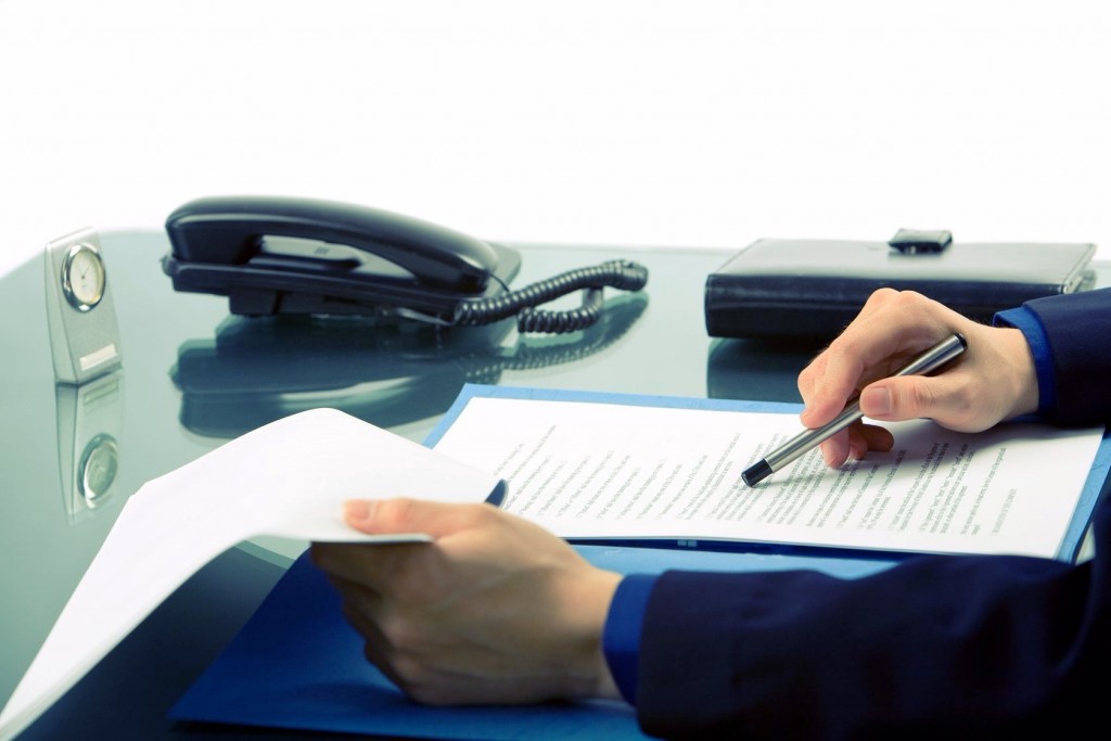 La Oficina de Oficiales Examinadores está encargada de dar curso y celebrar los procedimientos adjudicativos dispuestos en las leyes y reglamentos administrados por el DRNA.