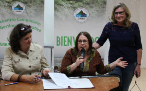 Firma de acuerdo entre la organización ALAPAS y el DRNA. 