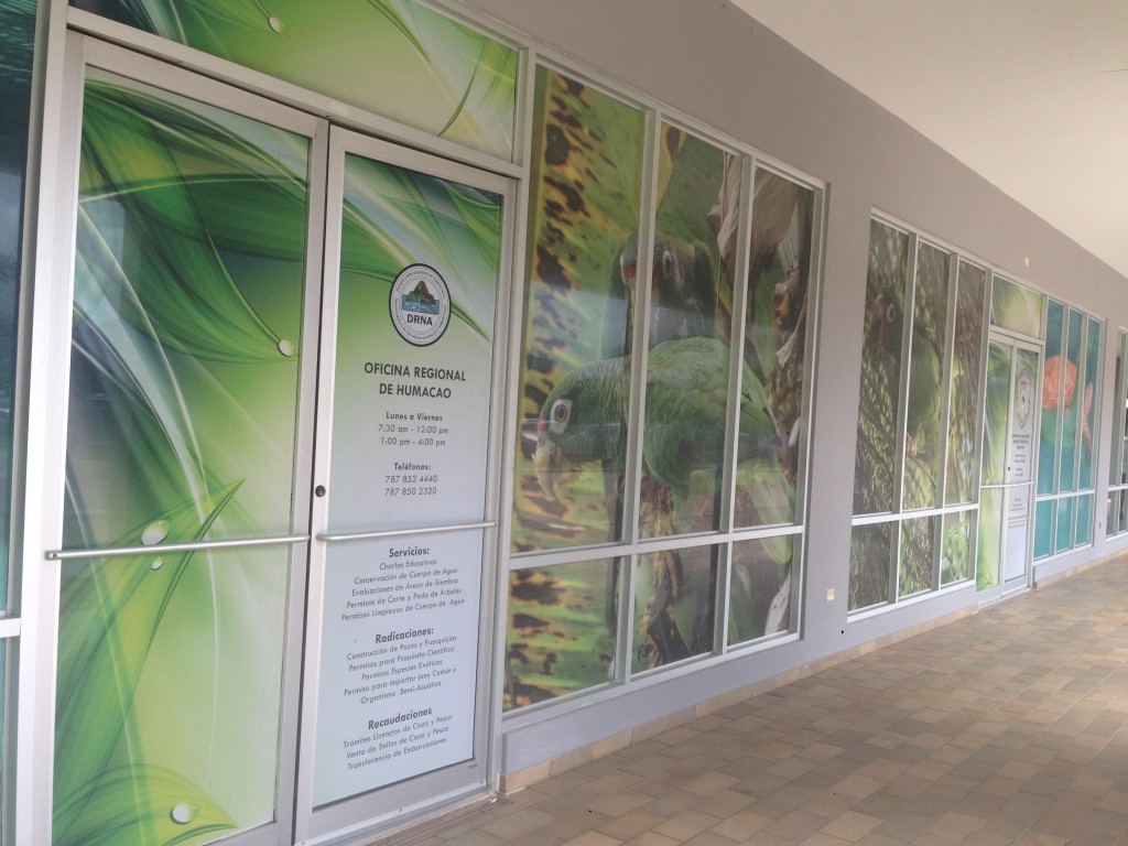 La oficina regional de Humacao del Departamento de Recursos Naturales y Ambientales (DRNA) está localizada en Boulevard Plaza Desvío Nicanor Vázquez, en Humacao.