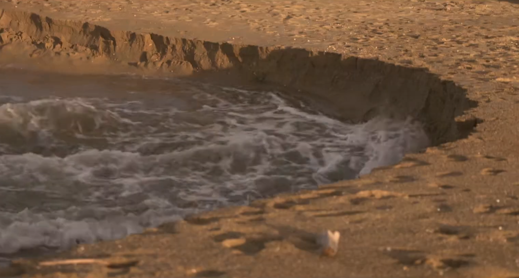 La erosión costera es un proceso natural agravado por la actividad humana